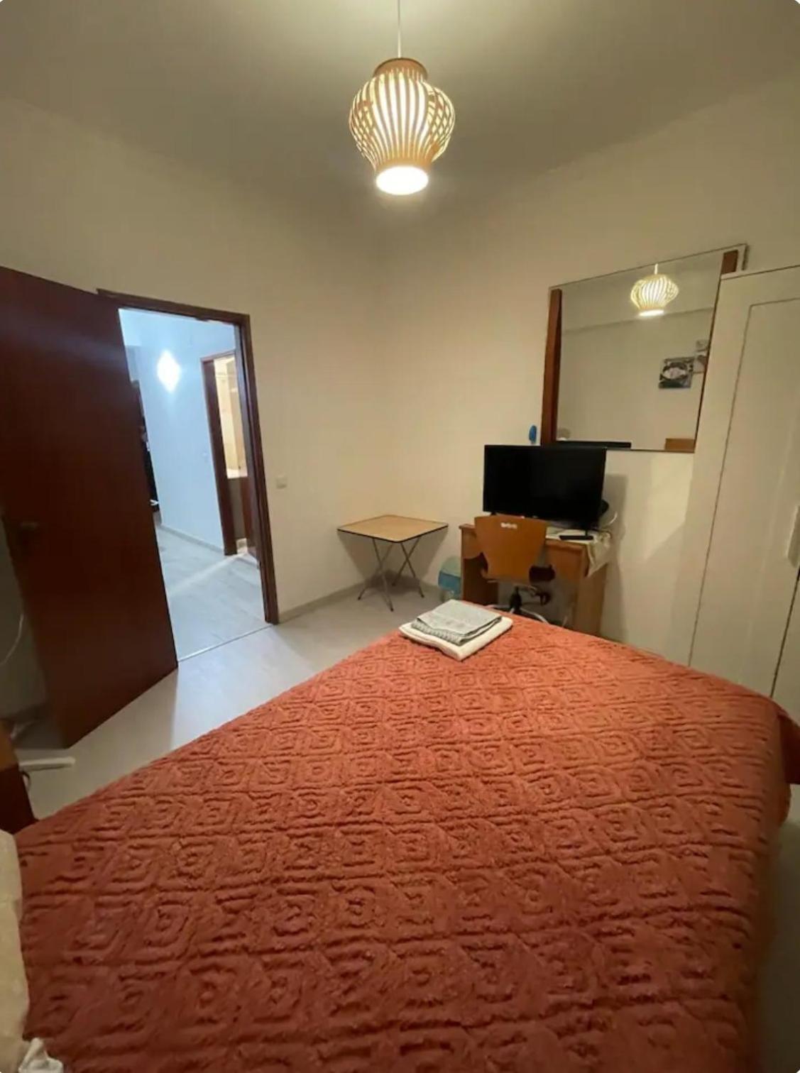 Quarto Calmo E Acolhedor Apartment Almada Bagian luar foto