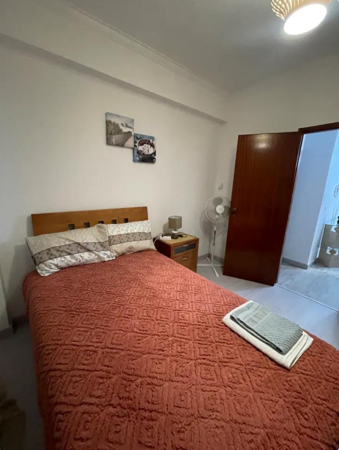 Quarto Calmo E Acolhedor Apartment Almada Bagian luar foto